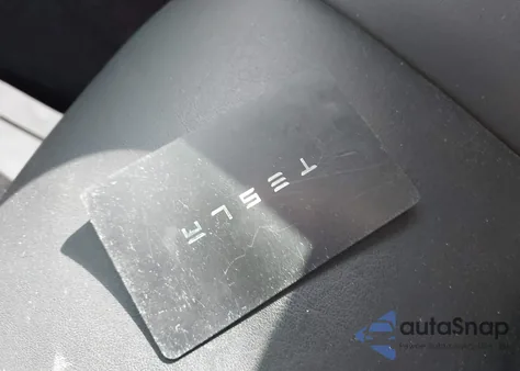 2022 Tesla Model Y Long Range Dual Motor All-Wheel Drive z USA, uszkodzony, nr VIN 7SAYGDEE5NF375324